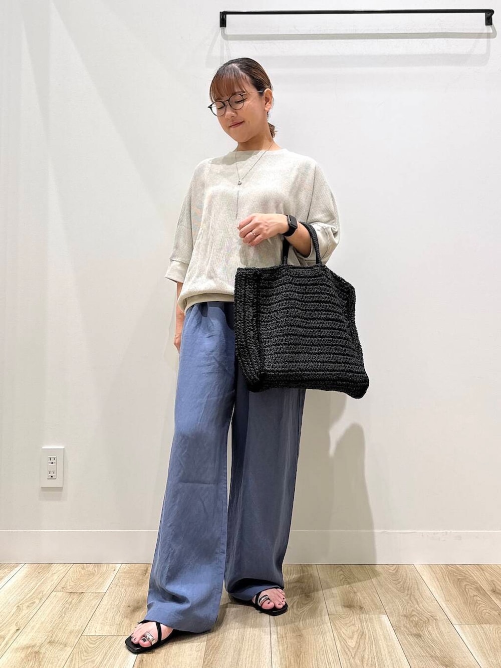 「大人カジュアル、カジュアル、ママコーデ、カジュアルコーデ、シンプルコーデ、サンダル、低身長、デート、休日コーデ、オフィスカジュアル、オフィス、30代、楽ちん、ウエストゴム、体型カバー」|「SMELLYのニュアンスメタルスライドネックレス(ネックレス、シルバー系)」を使った、ながせさん(レディース・156cm)の夏コーディネートの2枚目の写真