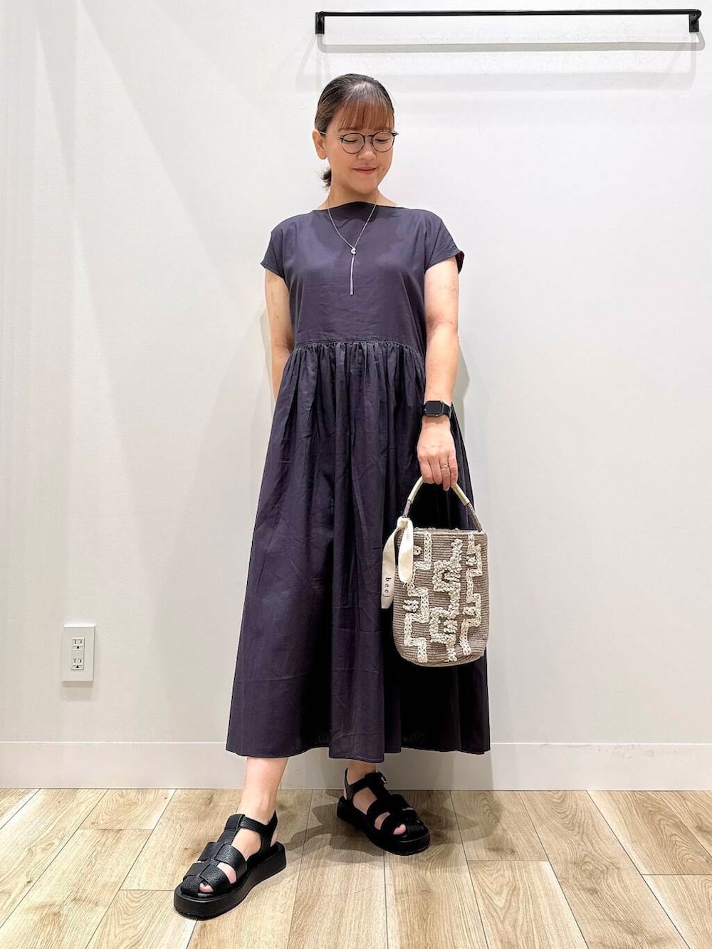 「大人カジュアル、カジュアル、ママコーデ、カジュアルコーデ、シンプルコーデ、サンダル、低身長、デート、休日コーデ、オフィスカジュアル、30代、楽ちん、体型カバー、骨格ナチュラル、30代前半」｜「SMELLYのニュアンスメタルスライドネックレス（ネックレス、シルバー系）」を使った、ながせさん（レディース・156cm）の夏コーディネートの2枚目の写真