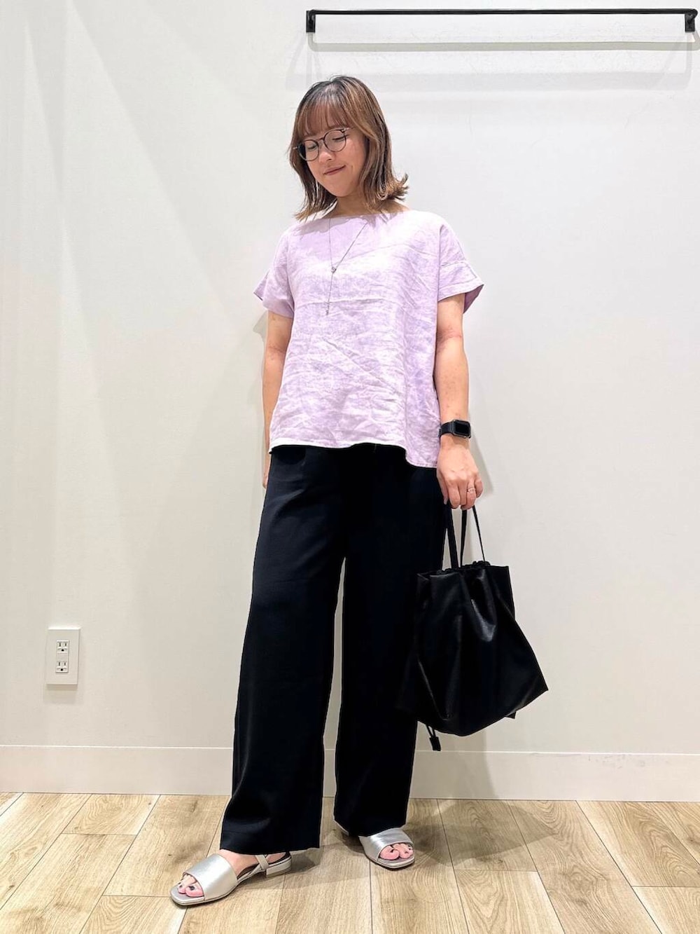 「大人カジュアル、カジュアル、ママコーデ、カジュアルコーデ、シンプルコーデ、サンダル、低身長、リネン、デート、休日コーデ、オフィスカジュアル、オフィス、30代、楽ちん、ウエストゴム」|「RODE SKOのウォッシャブルミニショルダーバッグ(ショルダーバッグ、ブラック系)」を使った、ながせさん(レディース・156cm)の夏コーディネートの2枚目の写真