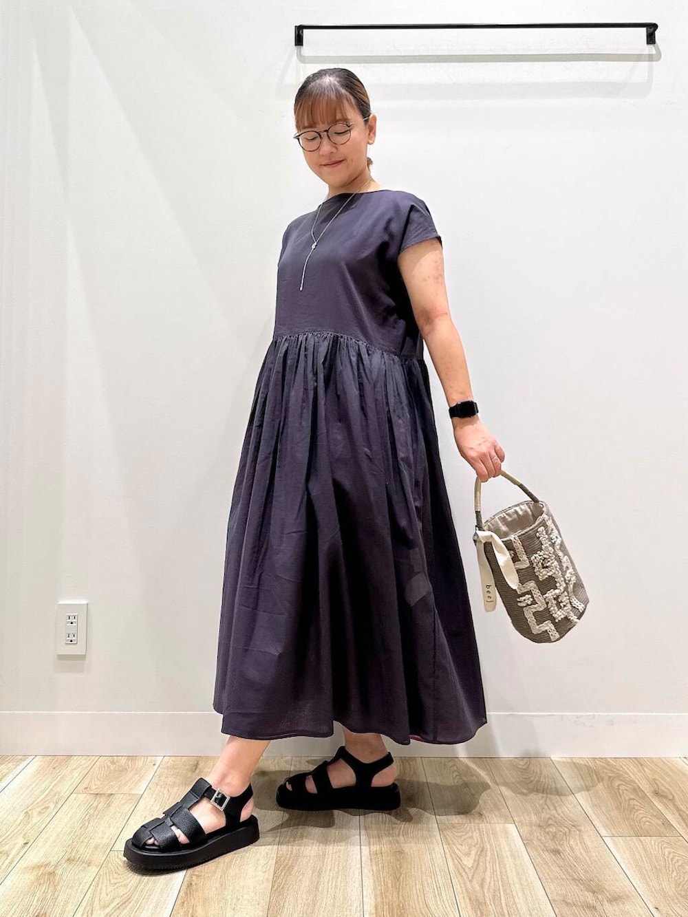 「大人カジュアル、カジュアル、ママコーデ、カジュアルコーデ、シンプルコーデ、サンダル、低身長、デート、休日コーデ、オフィスカジュアル、30代、楽ちん、体型カバー、骨格ナチュラル、30代前半」｜「SMELLYのニュアンスメタルスライドネックレス（ネックレス、シルバー系）」を使った、ながせさん（レディース・156cm）の夏コーディネートの4枚目の写真