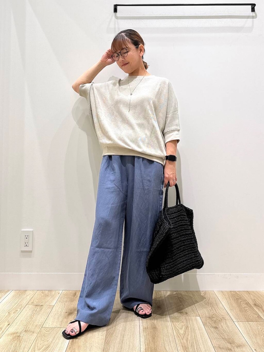 「大人カジュアル、カジュアル、ママコーデ、カジュアルコーデ、シンプルコーデ、サンダル、低身長、デート、休日コーデ、オフィスカジュアル、オフィス、30代、楽ちん、ウエストゴム、体型カバー」|「SMELLYのニュアンスメタルスライドネックレス(ネックレス、シルバー系)」を使った、ながせさん(レディース・156cm)の夏コーディネートの3枚目の写真