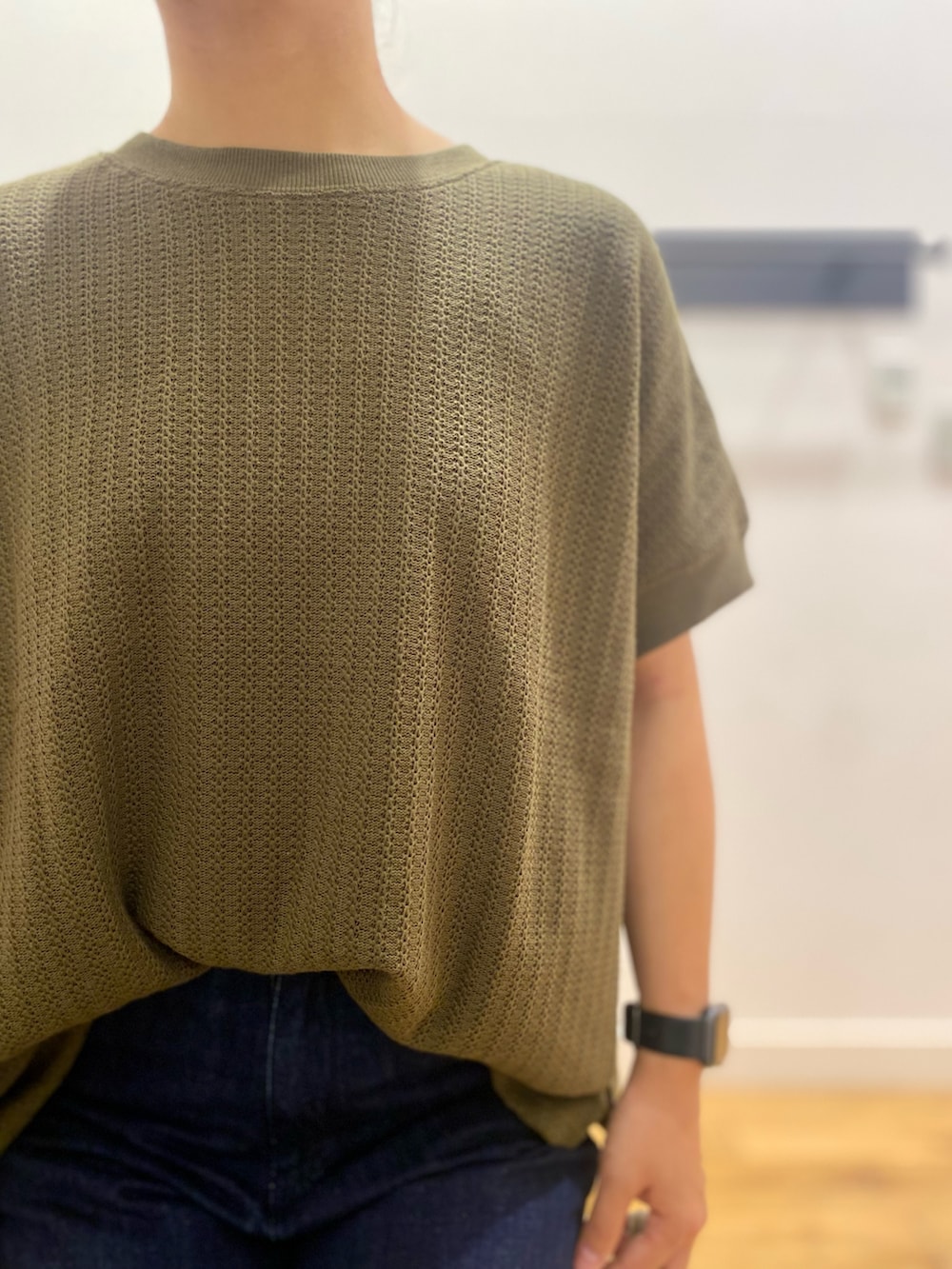 「URBAN RESEARCH DOORS、MARCO BIANCHINI、サンダル、カーキ、30代コーデ、デニム」|「URBAN RESEARCH DOORSの柄編みカットプルオーバー(Tシャツ/カットソー、グリーン系)」を使った、ながせさん(レディース・156cm)の夏コーディネートの7枚目の写真