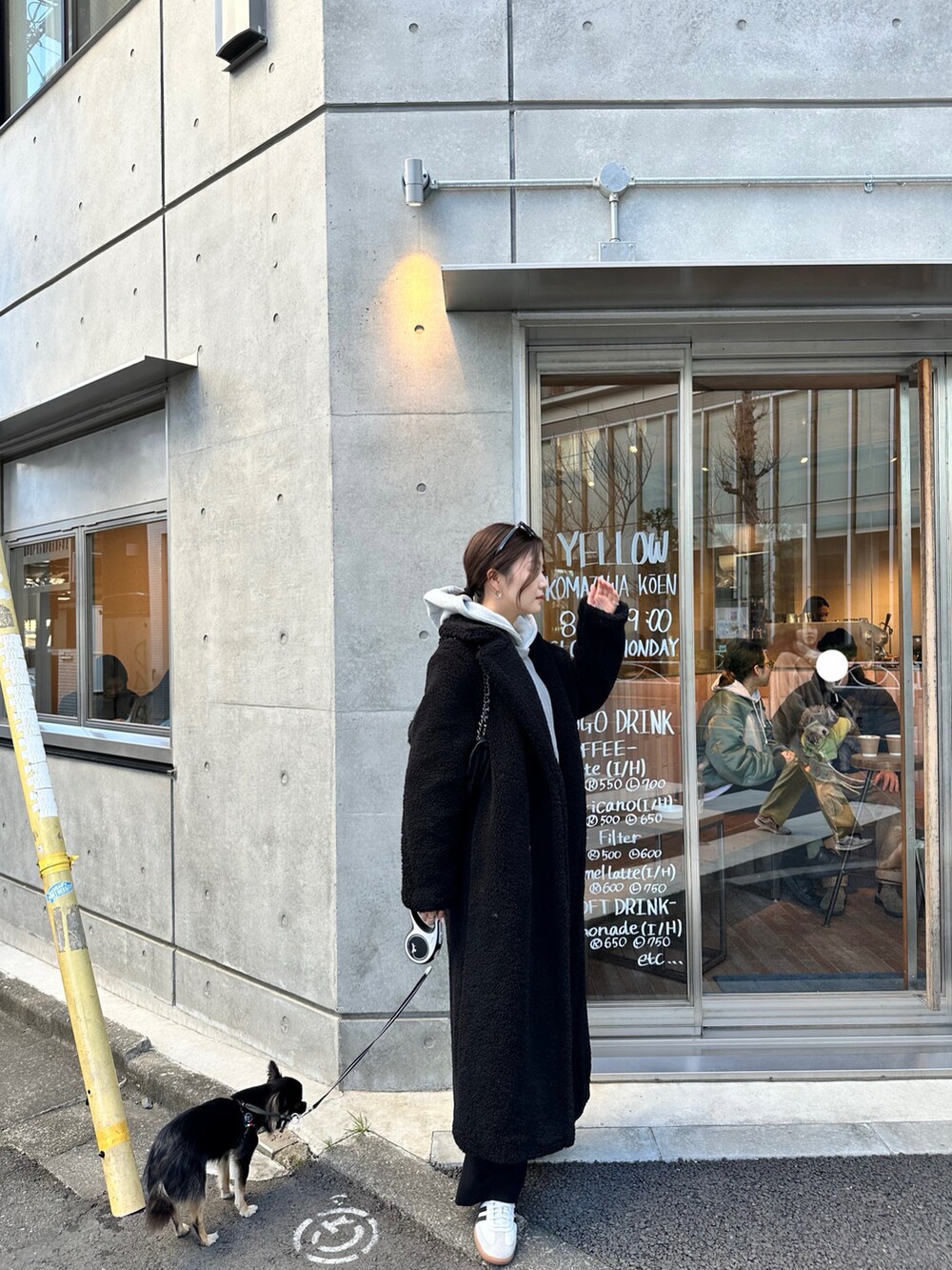 「大人カジュアル、プチプラ、モノトーンコーデ、スニーカーコーデ」｜「ZARAのアイテム（ジャケット/アウター、ブラック系）」を使った、rkkrmさん（レディース・164cm）の春コーディネートの2枚目の写真