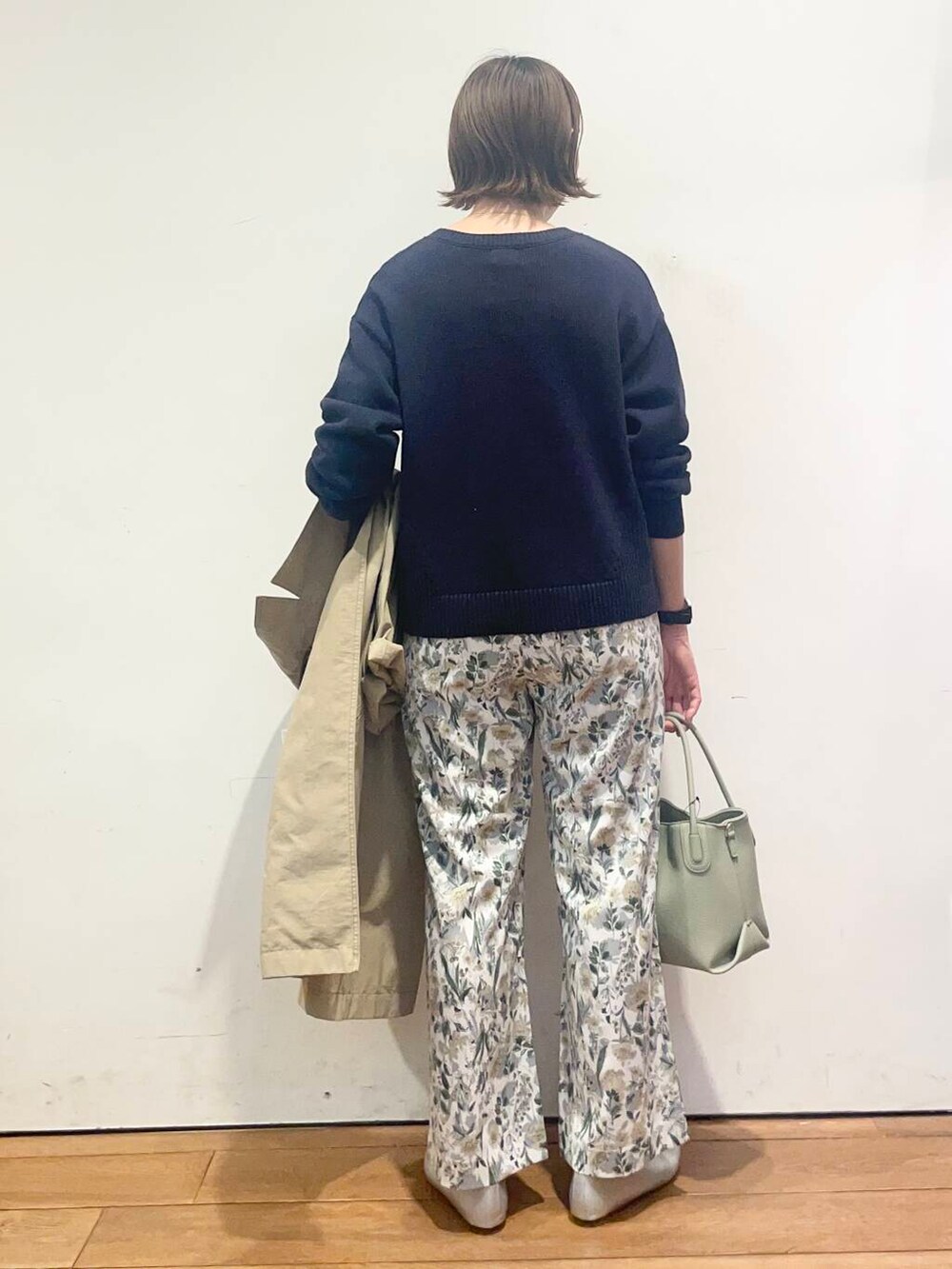 「大人カジュアル、urbanresearchdoors、ママコーデ、アーバンリサーチドアーズ、doors、低身長コーデ、30代、ママファッション、キレイめカジュアル、春アウターコーデ」｜「URBAN RESEARCH DOORSのVカットパンプス（パンプス、シルバー系）」を使った、urd_nanakoさん（レディース・154cm）の春コーディネートの8枚目の写真