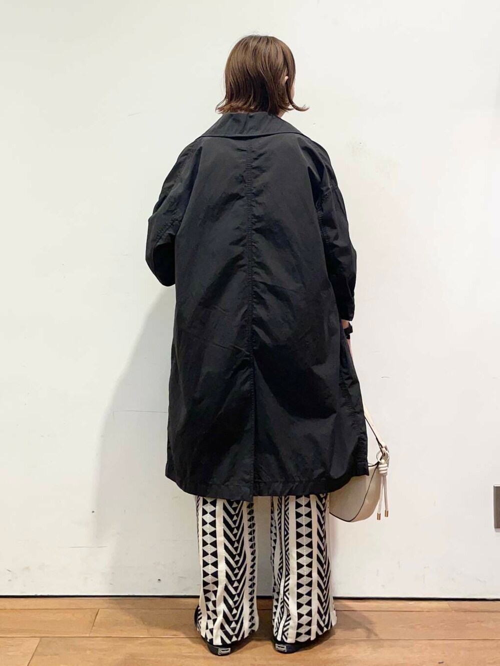 「大人カジュアル、urbanresearchdoors、ママコーデ、アーバンリサーチドアーズ、doors、低身長コーデ、30代、ママファッション、キレイめカジュアル、春アウターコーデ」｜「FORK&SPOONのFORK&SPOON　オーバーライトミドルコート（その他アウター、ブラック系）」を使った、urd_nanakoさん（レディース・154cm）の春コーディネートの4枚目の写真