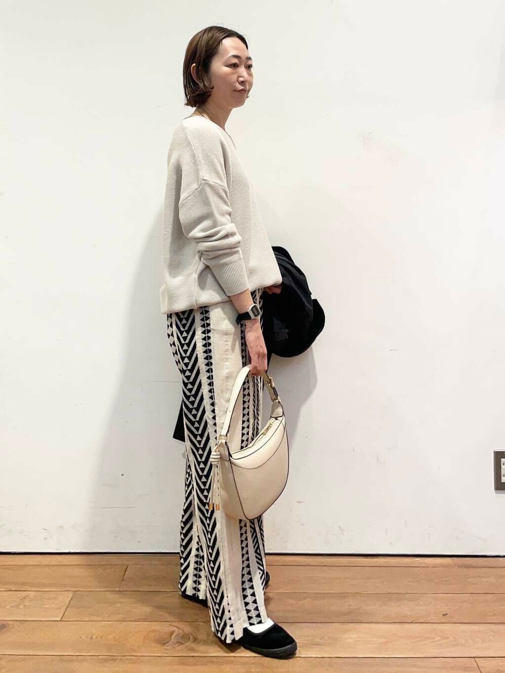 「大人カジュアル、urbanresearchdoors、ママコーデ、アーバンリサーチドアーズ、doors、低身長コーデ、30代、ママファッション、キレイめカジュアル、春アウターコーデ」｜「FORK&SPOONのFORK&SPOON　オーバーライトミドルコート（その他アウター、ブラック系）」を使った、urd_nanakoさん（レディース・154cm）の春コーディネートの6枚目の写真