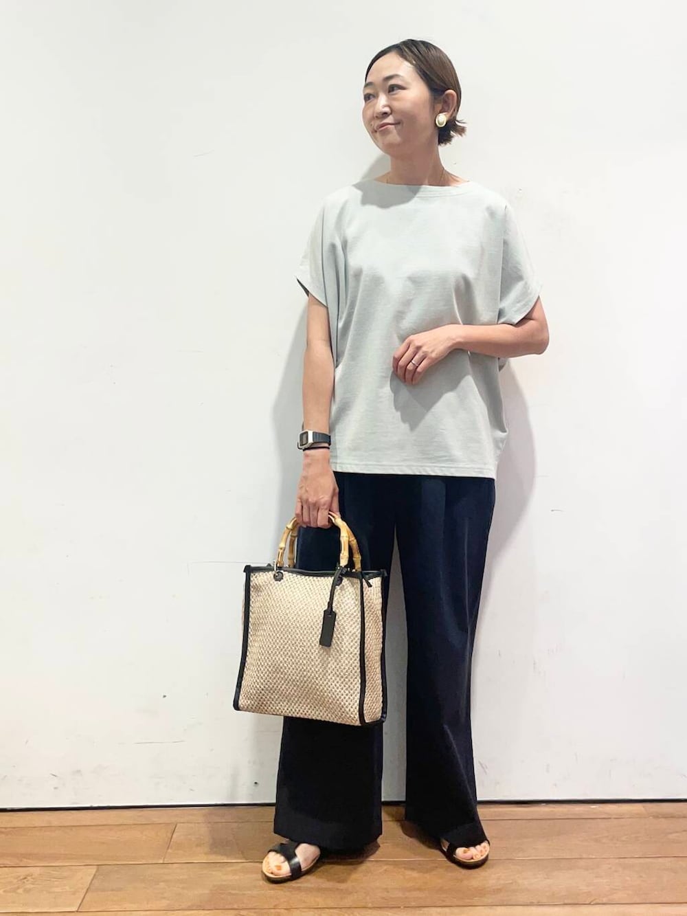 「大人カジュアル、urbanresearchdoors、ママコーデ、アーバンリサーチドアーズ、低身長コーデ、30代、ママファッション、キレイめカジュアル、洒落見えカットソーコーデ」|「URBAN RESEARCH DOORSのレーヨンコットンイージーパンツ(その他パンツ、ブルー系)」を使った、urd_nanakoさん(レディース・154cm)の夏コーディネートの2枚目の写真