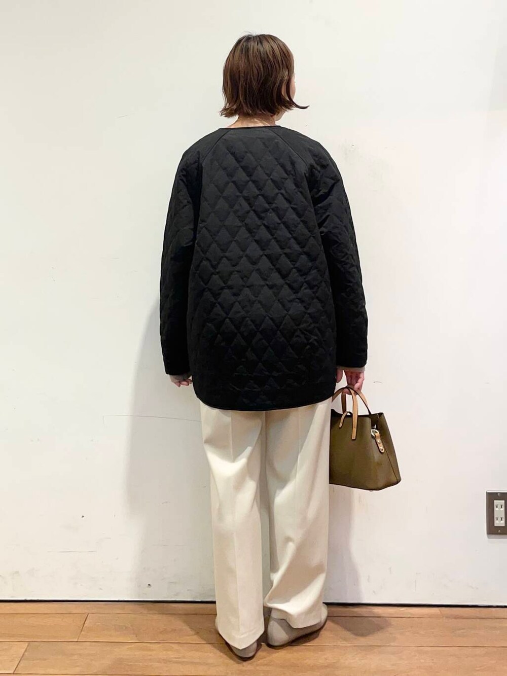 「大人カジュアル、urbanresearchdoors、ママコーデ、アーバンリサーチドアーズ、doors、低身長コーデ、ママファッション、キレイめカジュアル、春のジャケットスタイル」|「RODE SKOの『ドラマ着用商品』チャーム付ミニバッグ Ssize(トートバッグ、ブラウン系)」を使った、urd_nanakoさん(レディース・154cm)の冬コーディネートの9枚目の写真