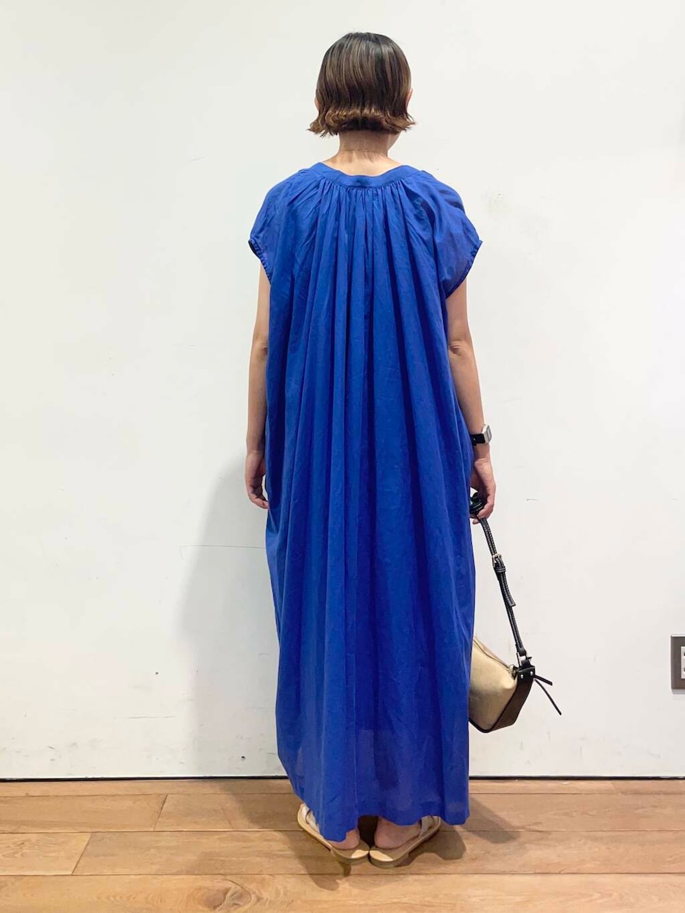 「大人カジュアル、urbanresearchdoors、ママコーデ、アーバンリサーチドアーズ、低身長コーデ、30代、ママファッション、ワンピコーデ、キレイめカジュアル、夏フェスコーデ」｜「URBAN RESEARCH DOORSのカッティングサンダル（サンダル、ホワイト系）」を使った、urd_nanakoさん（レディース・154cm）の夏コーディネートの5枚目の写真