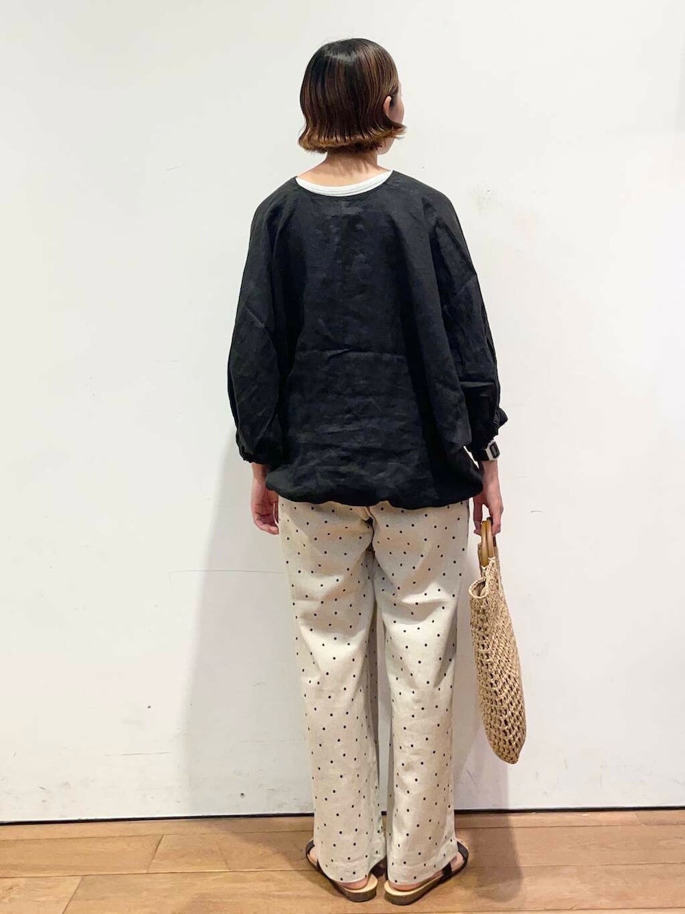 「大人カジュアル、urbanresearchdoors、ママコーデ、アーバンリサーチドアーズ、低身長コーデ、30代、ママファッション、キレイめカジュアル」|「RODE SKOのウッドハンドルペーパーバッグ(トートバッグ、ベージュ系)」を使った、urd_nanakoさん(レディース・154cm)の夏コーディネートの5枚目の写真