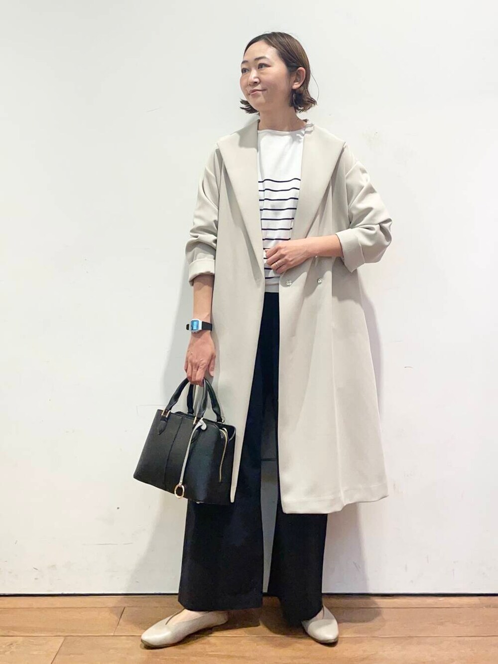 「大人カジュアル、urbanresearchdoors、ママコーデ、アーバンリサーチドアーズ、doors、低身長コーデ、30代、ママファッション、キレイめカジュアル、春のジャケットスタイル」｜「RODE SKOのセンターステッチハンドバッグ（ハンドバッグ、ブラック系）」を使った、urd_nanakoさん（レディース・154cm）の春コーディネートの3枚目の写真