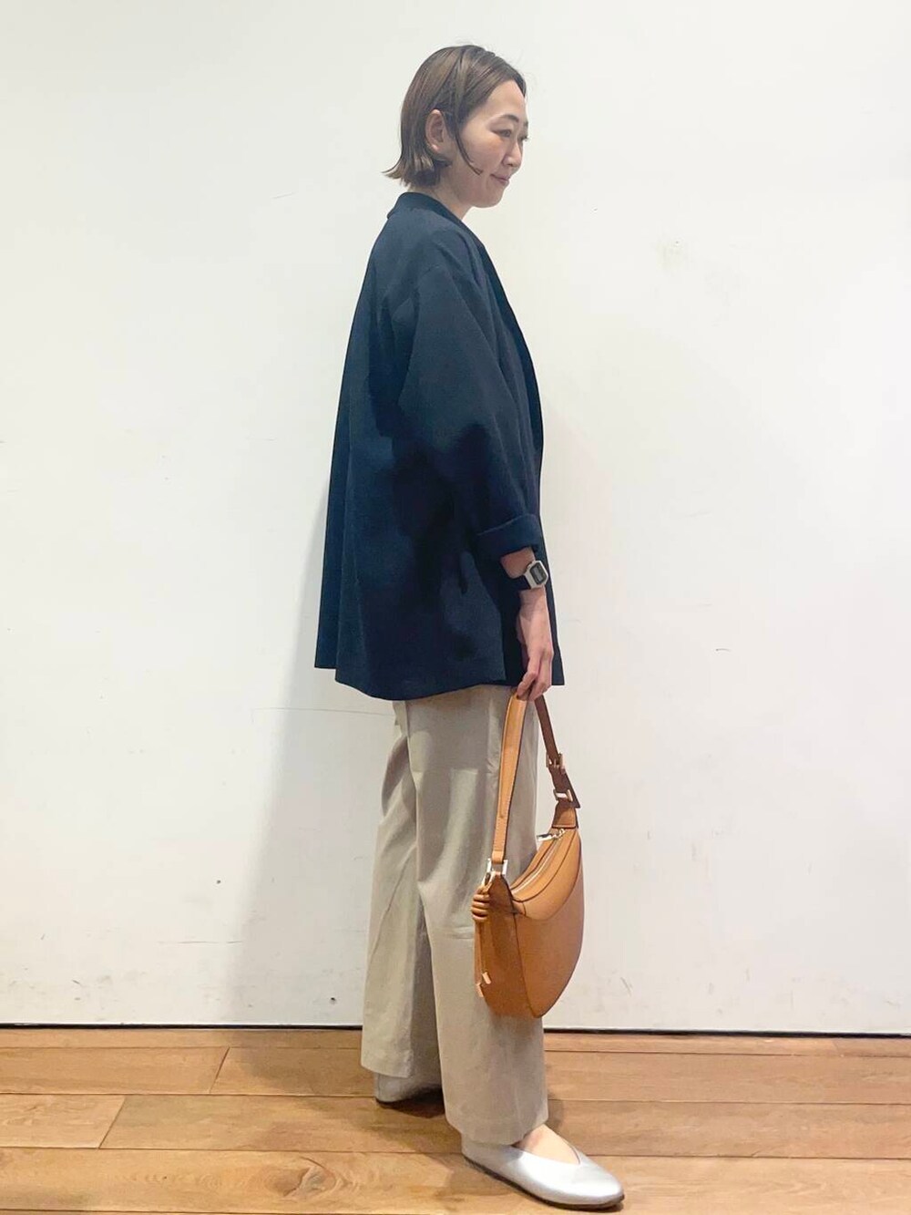 「大人カジュアル、urbanresearchdoors、ママコーデ、アーバンリサーチドアーズ、doors、低身長コーデ、30代、ママファッション、キレイめカジュアル、春アウターコーデ」｜「URBAN RESEARCH DOORSのVカットパンプス（パンプス、シルバー系）」を使った、urd_nanakoさん（レディース・154cm）の春コーディネートの4枚目の写真