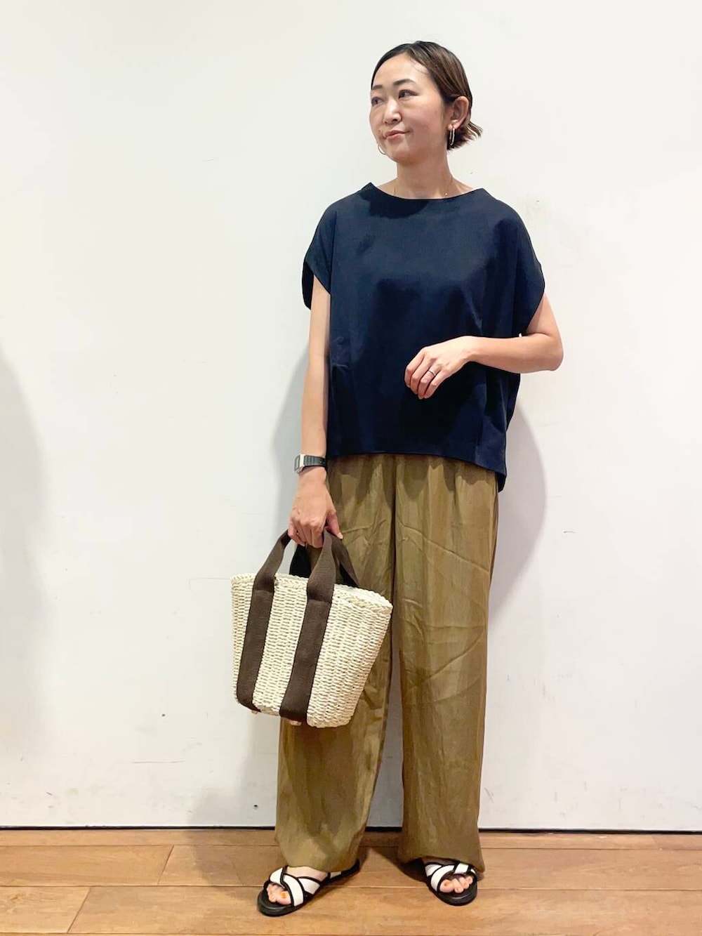 「大人カジュアル、urbanresearchdoors、ママコーデ、アーバンリサーチドアーズ、低身長コーデ、30代、ママファッション、キレイめカジュアル、洒落見えカットソーコーデ」|「RODE SKOのナチュラルカゴバッグ(ハンドバッグ、ホワイト系)」を使った、urd_nanakoさん(レディース・154cm)の夏コーディネートの2枚目の写真