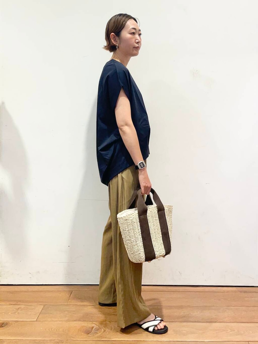 「大人カジュアル、urbanresearchdoors、ママコーデ、アーバンリサーチドアーズ、低身長コーデ、30代、ママファッション、キレイめカジュアル、洒落見えカットソーコーデ」|「RODE SKOのナチュラルカゴバッグ(ハンドバッグ、ホワイト系)」を使った、urd_nanakoさん(レディース・154cm)の夏コーディネートの4枚目の写真