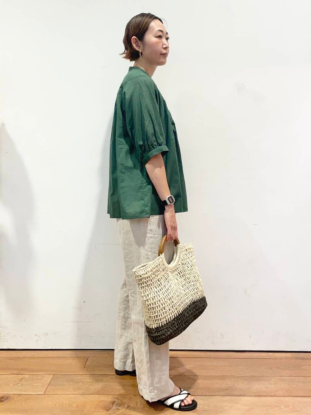 「大人カジュアル、urbanresearchdoors、ママコーデ、アーバンリサーチドアーズ、低身長コーデ、30代、ママファッション、キレイめカジュアル、万能ブラウスコーデ」|「URBAN RESEARCH DOORSのリネンイージーパンツ(その他パンツ、ベージュ系)」を使った、urd_nanakoさん(レディース・154cm)の夏コーディネートの4枚目の写真