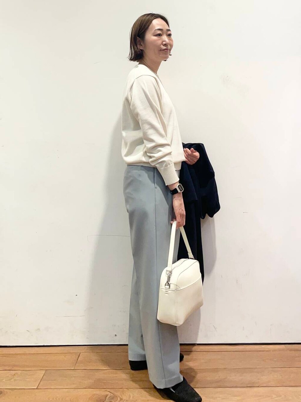 「大人カジュアル、urbanresearchdoors、ママコーデ、アーバンリサーチドアーズ、doors、低身長コーデ、30代、ママファッション、春カラーコーデ、キレイめカジュアル」｜「RODE SKOの『MADE IN JAPAN』スクエアトゥローファー（ローファー、ブラック系）」を使った、urd_nanakoさん（レディース・154cm）の春コーディネートの7枚目の写真
