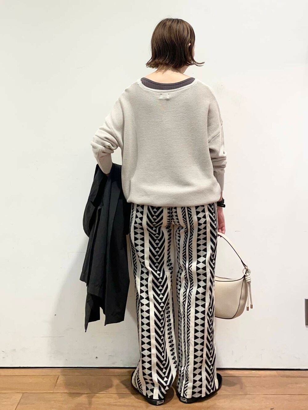 「大人カジュアル、urbanresearchdoors、ママコーデ、アーバンリサーチドアーズ、doors、低身長コーデ、30代、ママファッション、キレイめカジュアル、春アウターコーデ」｜「FORK&SPOONのFORK&SPOON　オーバーライトミドルコート（その他アウター、ブラック系）」を使った、urd_nanakoさん（レディース・154cm）の春コーディネートの7枚目の写真