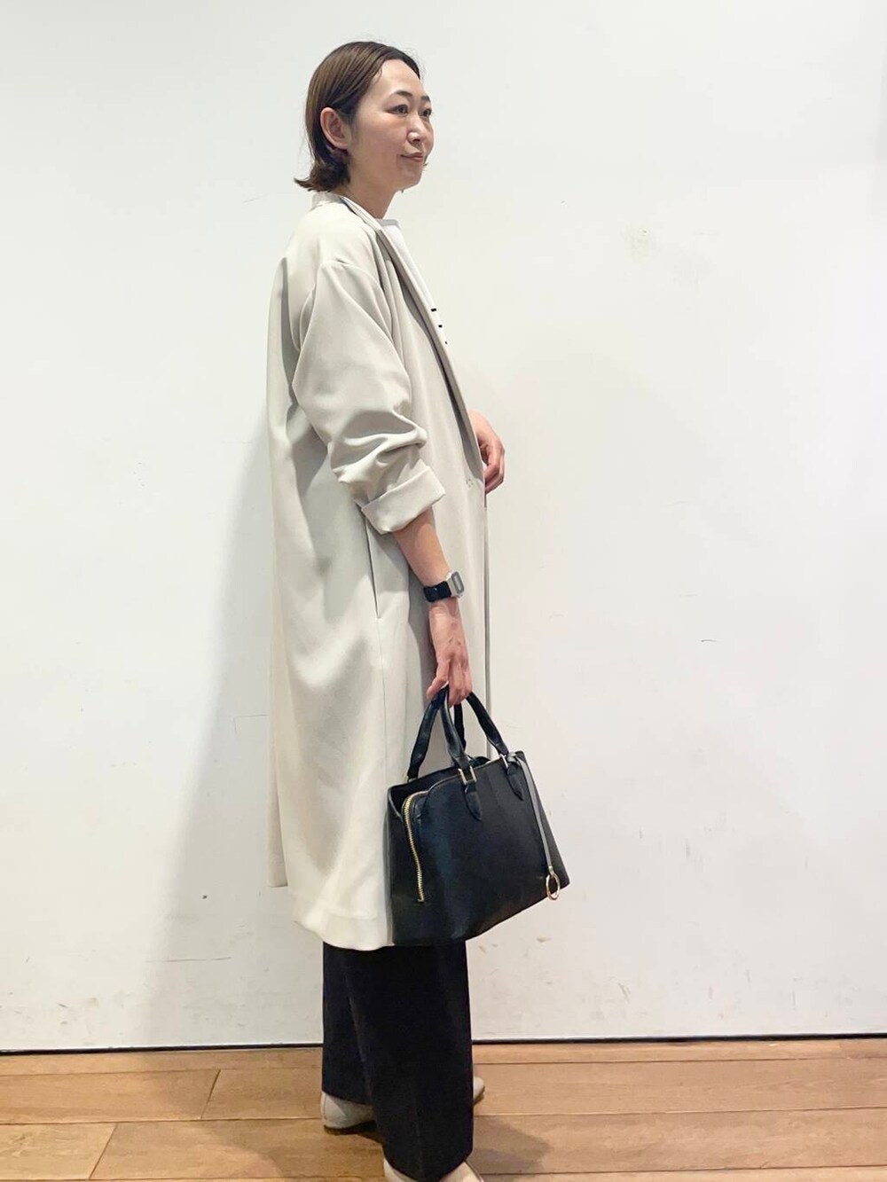 「大人カジュアル、urbanresearchdoors、ママコーデ、アーバンリサーチドアーズ、doors、低身長コーデ、30代、ママファッション、キレイめカジュアル、春のジャケットスタイル」｜「RODE SKOのセンターステッチハンドバッグ（ハンドバッグ、ブラック系）」を使った、urd_nanakoさん（レディース・154cm）の春コーディネートの4枚目の写真