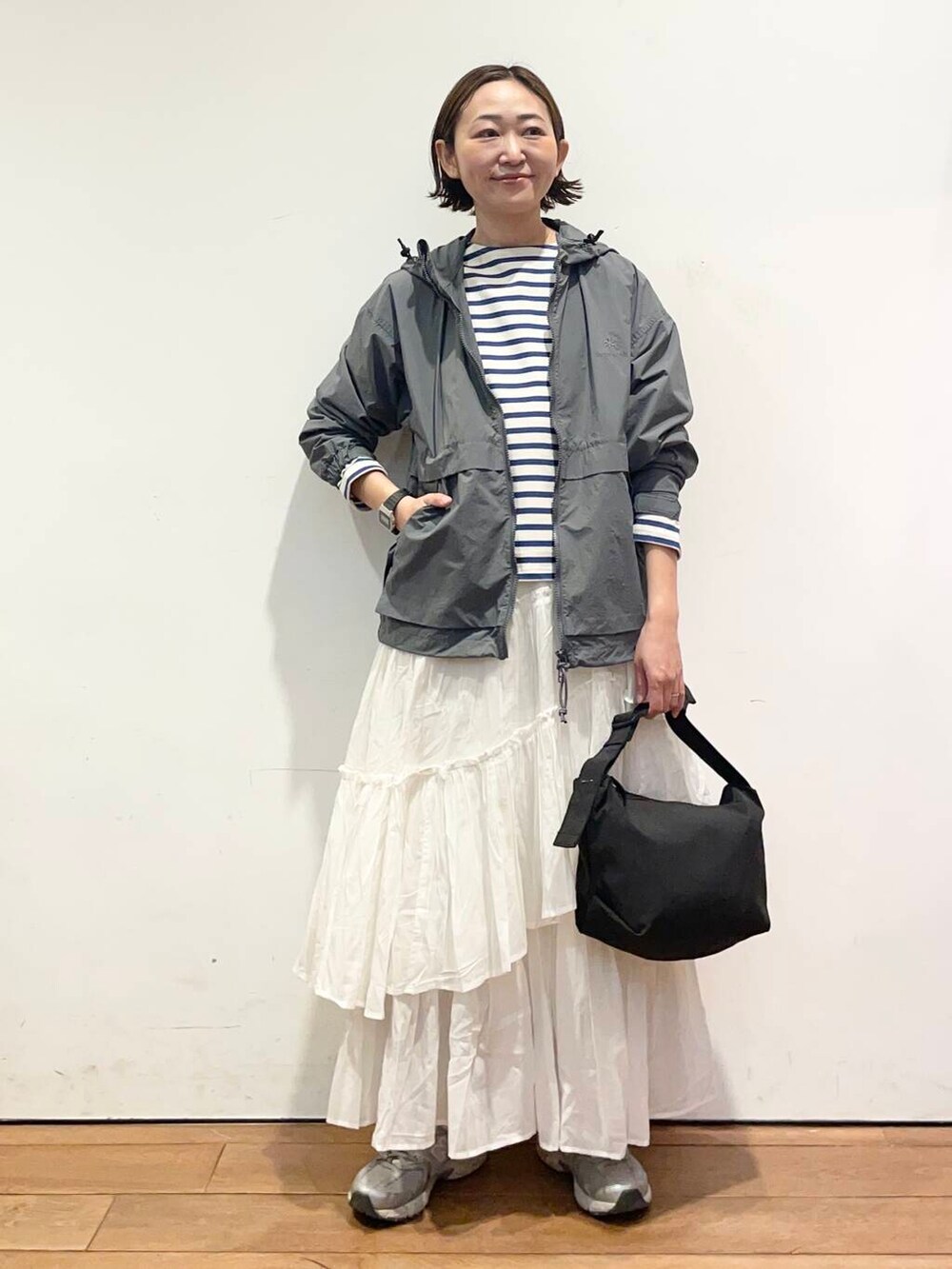 「大人カジュアル、urbanresearchdoors、ママコーデ、アーバンリサーチドアーズ、低身長コーデ、30代、ママファッション、春アウターコーデ」｜「URBAN RESEARCH DOORSのウォッシャブルミニショルダーバッグ（ショルダーバッグ、ブラック系）」を使った、urd_nanakoさん（レディース・154cm）の春コーディネートの2枚目の写真