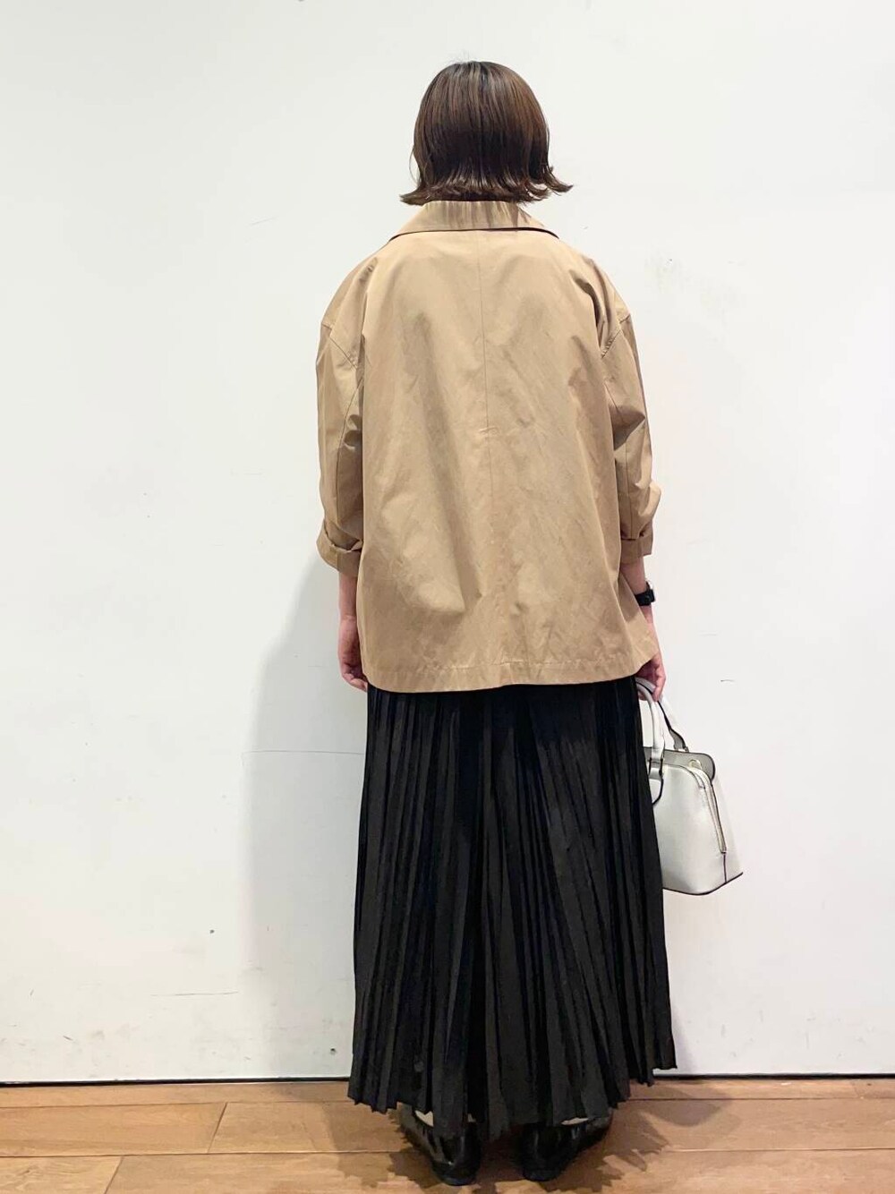 「大人カジュアル、urbanresearchdoors、ママコーデ、アーバンリサーチドアーズ、doors、低身長コーデ、30代、ママファッション、キレイめカジュアル、春アウターコーデ」｜「URBAN RESEARCH DOORSのコットン畦Vネックニット（ニット/セーター、ブルー系）」を使った、urd_nanakoさん（レディース・154cm）の春コーディネートの4枚目の写真