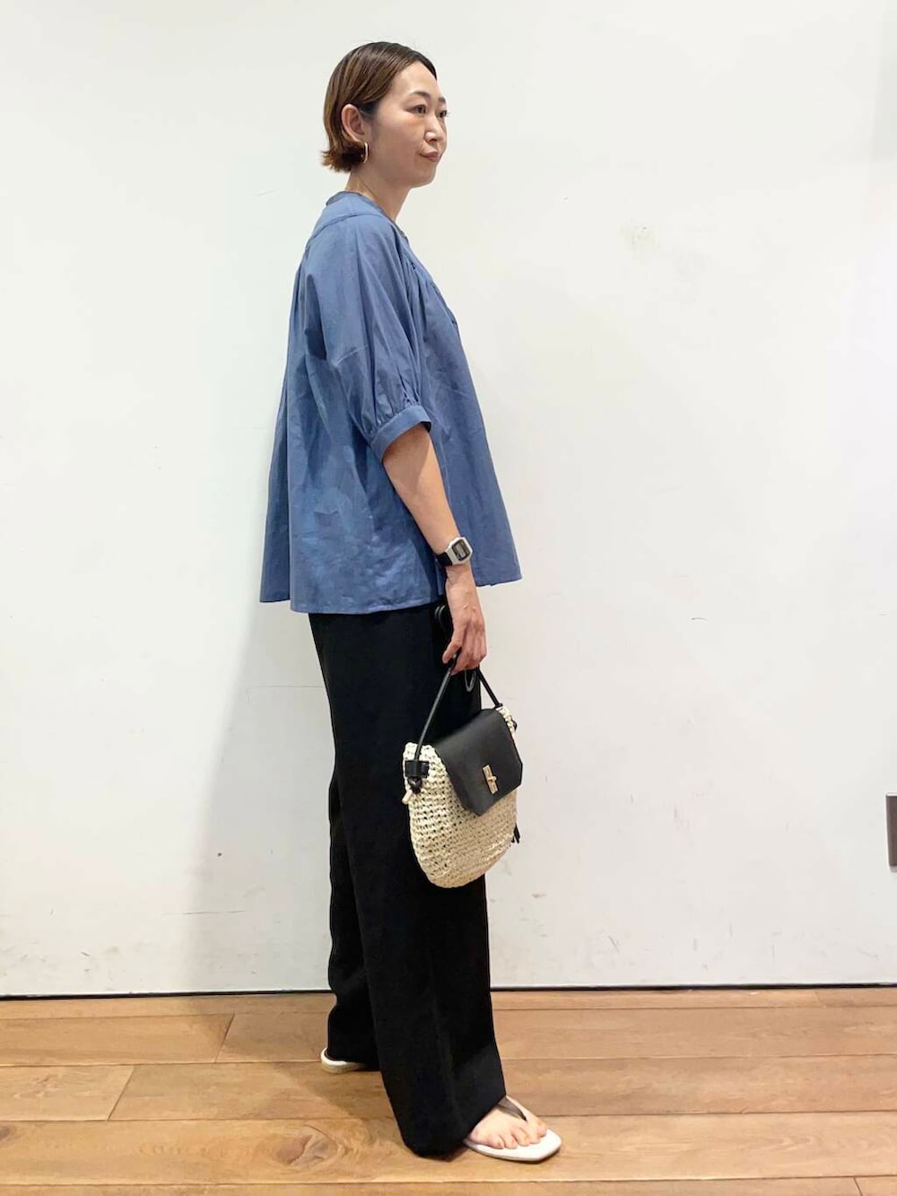「大人カジュアル、urbanresearchdoors、ママコーデ、アーバンリサーチドアーズ、低身長コーデ、30代、ママファッション、キレイめカジュアル、夏の快適通勤コーデ」|「RODE SKOのペーパーコンビショルダーバッグ(ショルダーバッグ、ベージュ系)」を使った、urd_nanakoさん(レディース・154cm)の夏コーディネートの4枚目の写真