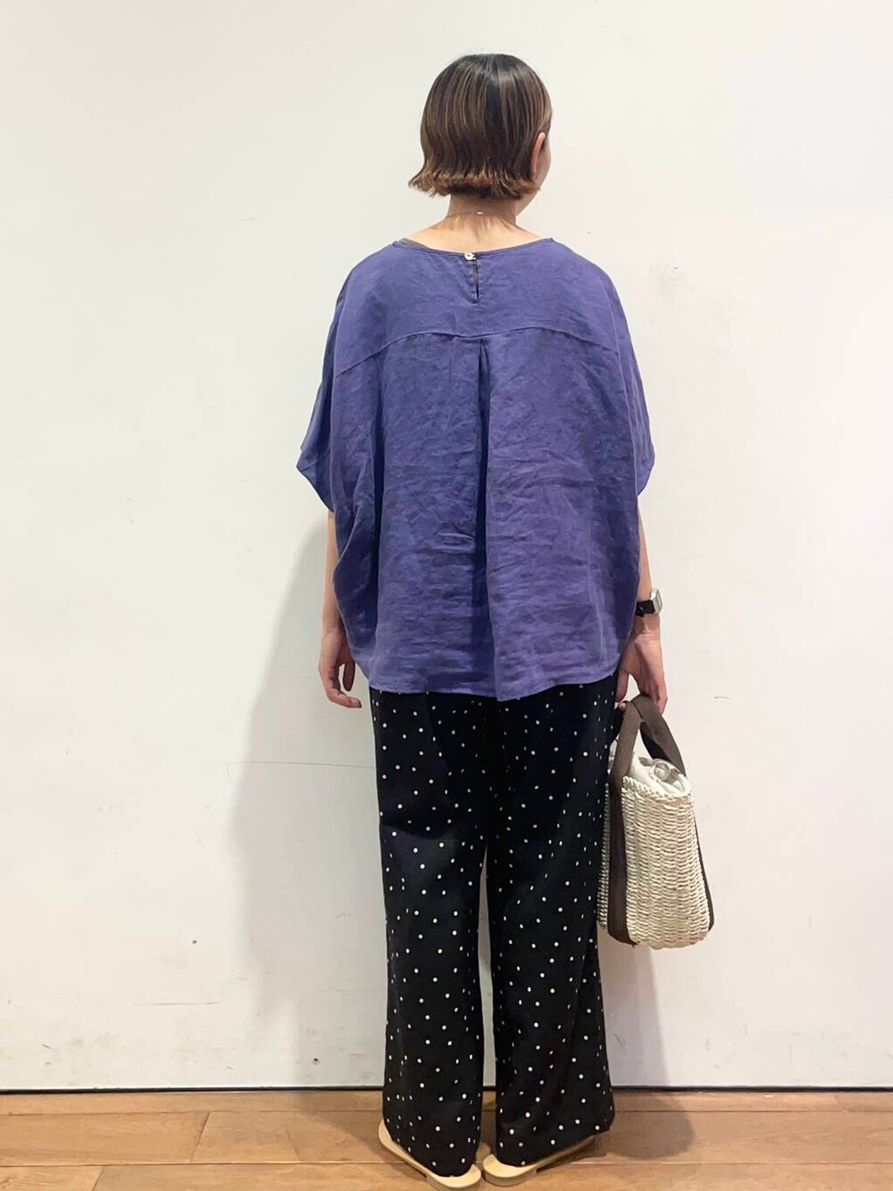 「大人カジュアル、urbanresearchdoors、ママコーデ、アーバンリサーチドアーズ、低身長コーデ、30代、ママファッション、キレイめカジュアル、洒落見えイージーパンツ×サンダル」|「RODE SKOのナチュラルカゴバッグ(ハンドバッグ、ホワイト系)」を使った、urd_nanakoさん(レディース・154cm)の夏コーディネートの5枚目の写真