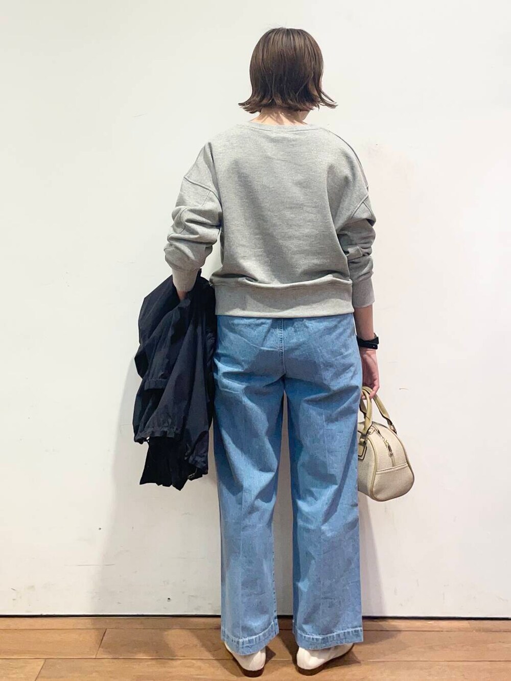 「大人カジュアル、urbanresearchdoors、ママコーデ、アーバンリサーチドアーズ、doors、低身長コーデ、30代、ママファッション、キレイめカジュアル、最旬スウェットコーデ」｜「URBAN RESEARCH DOORSのコンパクトラメスウェット（スウェット、グレー系）」を使った、urd_nanakoさん（レディース・154cm）の春コーディネートの9枚目の写真