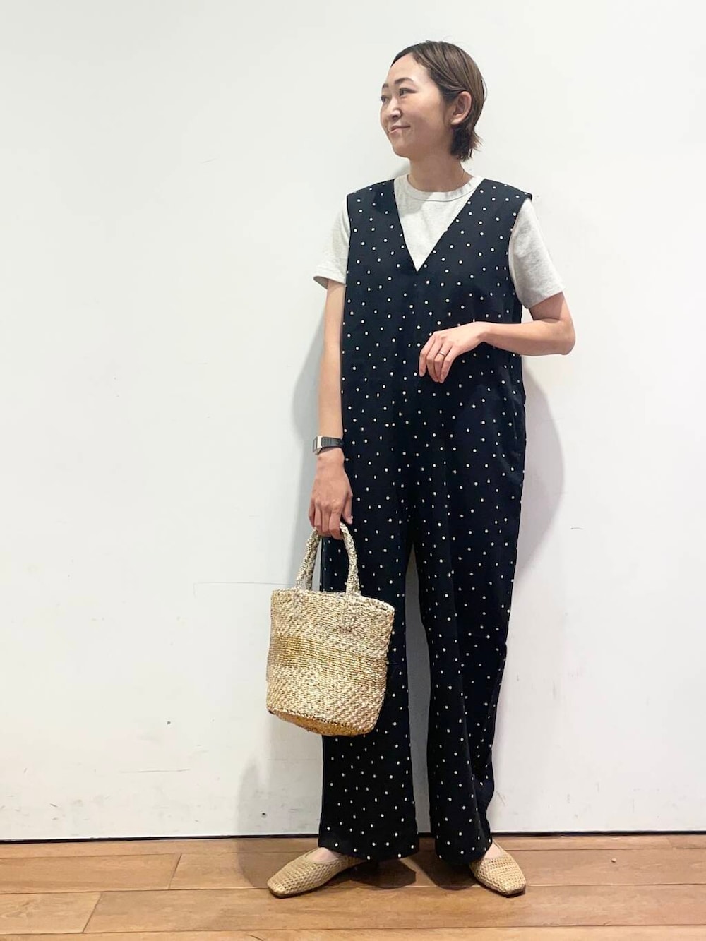 「大人カジュアル、urbanresearchdoors、ママコーデ、アーバンリサーチドアーズ、低身長コーデ、30代、ママファッション、キレイめカジュアル、リネン着こなし術」|「URBAN RESEARCH DOORSのリネンレーヨンドットオールインワン(サロペット/オーバーオール、ブラック系)」を使った、urd_nanakoさん(レディース・154cm)の夏コーディネートの3枚目の写真
