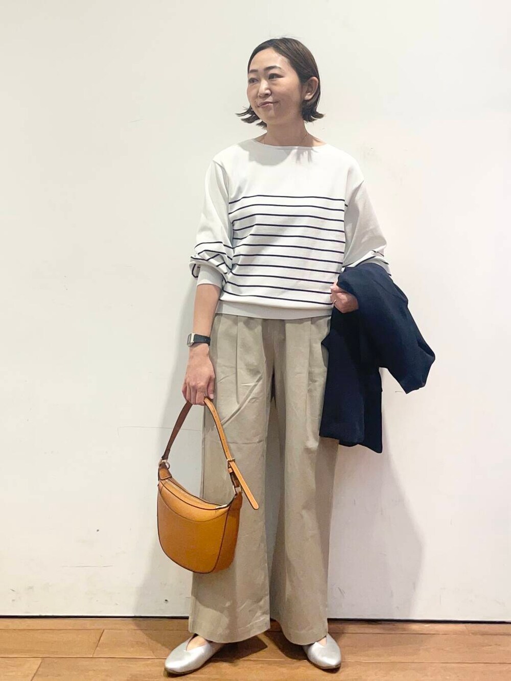 「大人カジュアル、urbanresearchdoors、ママコーデ、アーバンリサーチドアーズ、doors、低身長コーデ、30代、ママファッション、キレイめカジュアル、春アウターコーデ」｜「URBAN RESEARCH DOORSのVカットパンプス（パンプス、シルバー系）」を使った、urd_nanakoさん（レディース・154cm）の春コーディネートの6枚目の写真