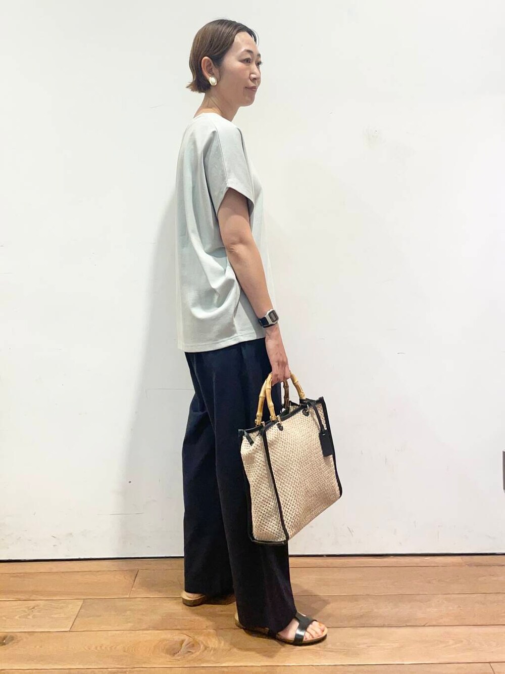 「大人カジュアル、urbanresearchdoors、ママコーデ、アーバンリサーチドアーズ、低身長コーデ、30代、ママファッション、キレイめカジュアル、洒落見えカットソーコーデ」|「URBAN RESEARCH DOORSのレーヨンコットンイージーパンツ(その他パンツ、ブルー系)」を使った、urd_nanakoさん(レディース・154cm)の夏コーディネートの4枚目の写真