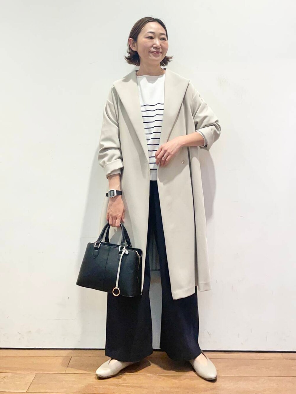 「大人カジュアル、urbanresearchdoors、ママコーデ、アーバンリサーチドアーズ、doors、低身長コーデ、30代、ママファッション、キレイめカジュアル、春のジャケットスタイル」｜「RODE SKOのセンターステッチハンドバッグ（ハンドバッグ、ブラック系）」を使った、urd_nanakoさん（レディース・154cm）の春コーディネートの2枚目の写真