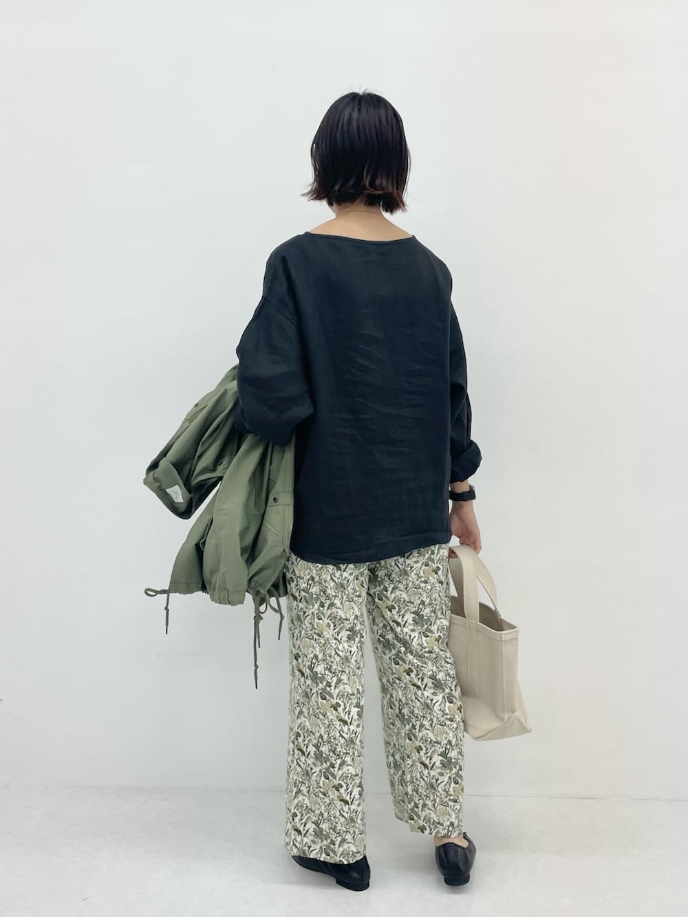 「URBAN RESEARCH DOORS、URBAN RESEARCH DOORS WOMENS、アーバンリサーチドアーズ、ママコーデ、春アウター、モッズコート、30代コーデ、きれいめカジュアル、キレイめカジュアル」｜「URBAN RESEARCH DOORSのやわらかバレエシューズ（パンプス、ブラック系）」を使った、urd_nanakoさん（レディース・154cm）の春コーディネートの9枚目の写真