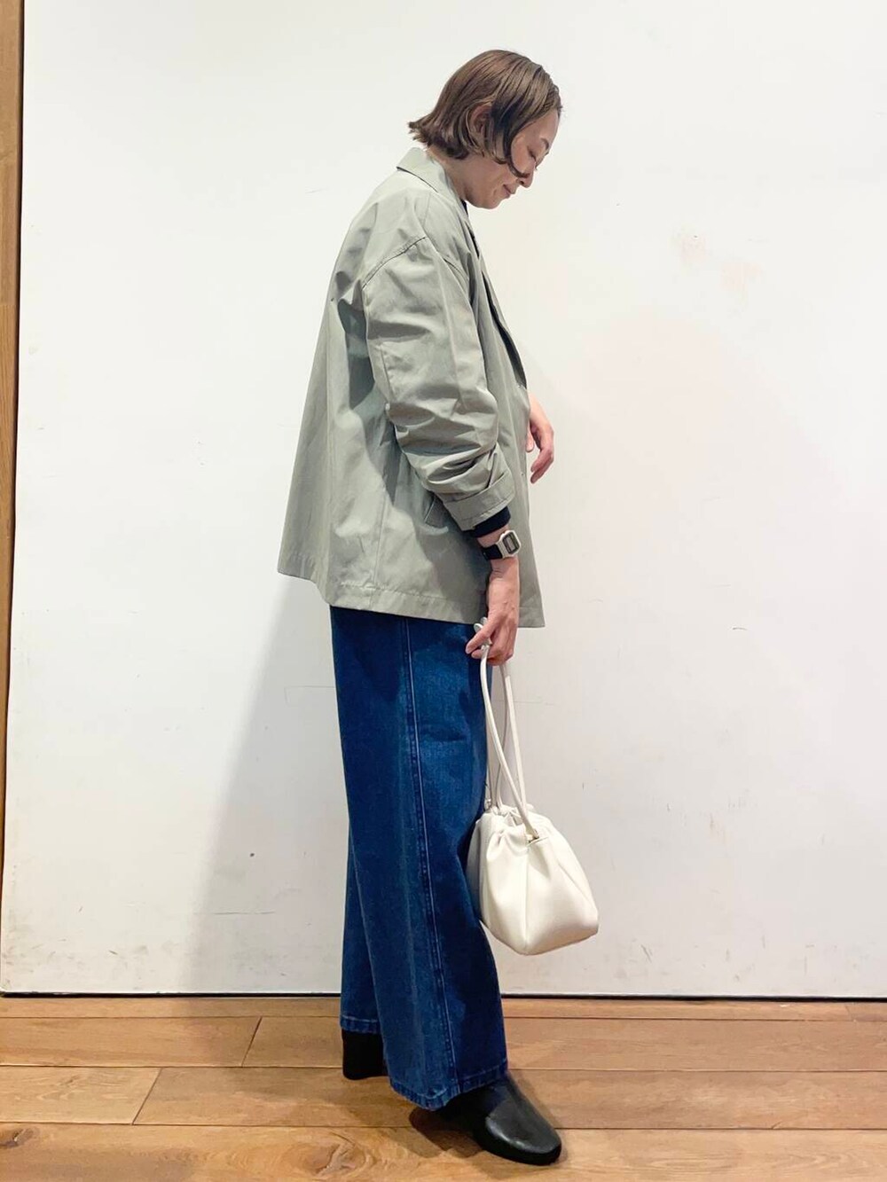 「大人カジュアル、urbanresearchdoors、ママコーデ、アーバンリサーチドアーズ、doors、低身長コーデ、30代、ママファッション、キレイめカジュアル、私の推しデニムスタイル」｜「RODE SKOの【MADE IN JAPAN】EMELINA プレーンブーツ（ブーツ、ブラック系）」を使った、urd_nanakoさん（レディース・154cm）の冬コーディネートの4枚目の写真