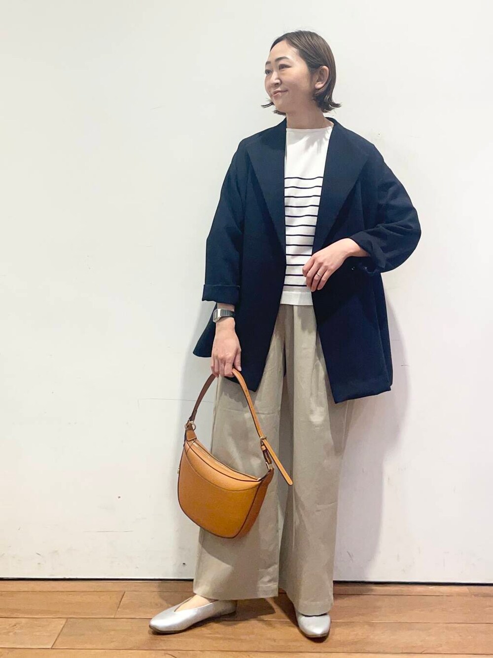 「大人カジュアル、urbanresearchdoors、ママコーデ、アーバンリサーチドアーズ、doors、低身長コーデ、30代、ママファッション、キレイめカジュアル、春アウターコーデ」｜「URBAN RESEARCH DOORSのVカットパンプス（パンプス、シルバー系）」を使った、urd_nanakoさん（レディース・154cm）の春コーディネートの3枚目の写真