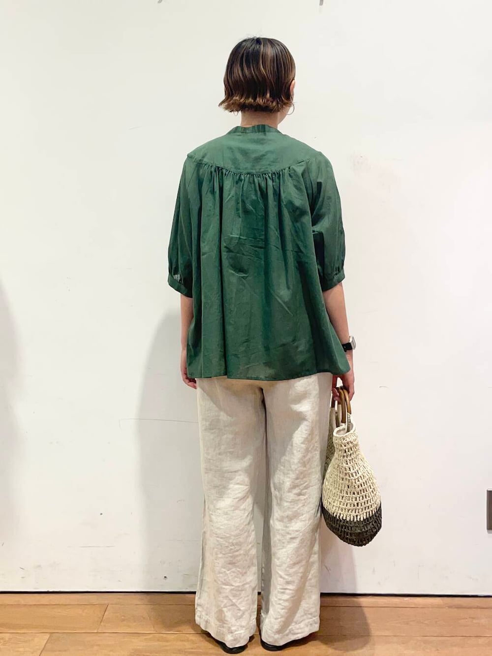 「大人カジュアル、urbanresearchdoors、ママコーデ、アーバンリサーチドアーズ、低身長コーデ、30代、ママファッション、キレイめカジュアル、万能ブラウスコーデ」|「URBAN RESEARCH DOORSのリネンイージーパンツ(その他パンツ、ベージュ系)」を使った、urd_nanakoさん(レディース・154cm)の夏コーディネートの5枚目の写真