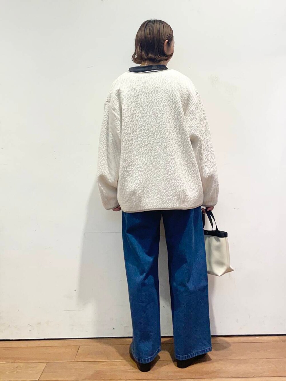 「大人カジュアル、urbanresearchdoors、ママコーデ、アーバンリサーチドアーズ、doors、低身長コーデ、30代、ママファッション、春のジャケットスタイル」｜「URBAN RESEARCH DOORSの2タックギャザーデニムパンツ（デニムパンツ、ブルー系）」を使った、urd_nanakoさん（レディース・154cm）の春コーディネートの5枚目の写真