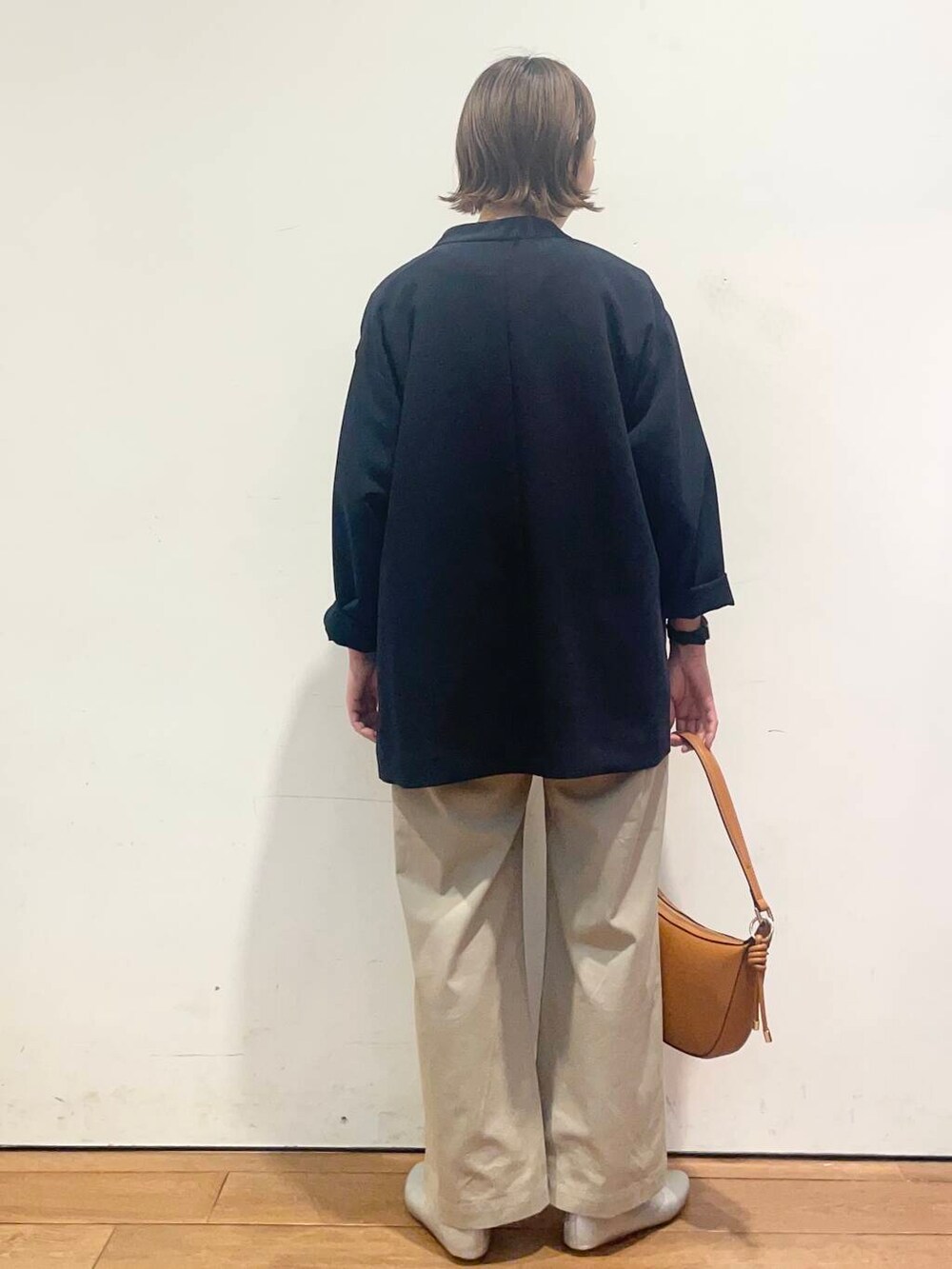 「大人カジュアル、urbanresearchdoors、ママコーデ、アーバンリサーチドアーズ、doors、低身長コーデ、30代、ママファッション、キレイめカジュアル、春アウターコーデ」｜「URBAN RESEARCH DOORSのVカットパンプス（パンプス、シルバー系）」を使った、urd_nanakoさん（レディース・154cm）の春コーディネートの5枚目の写真