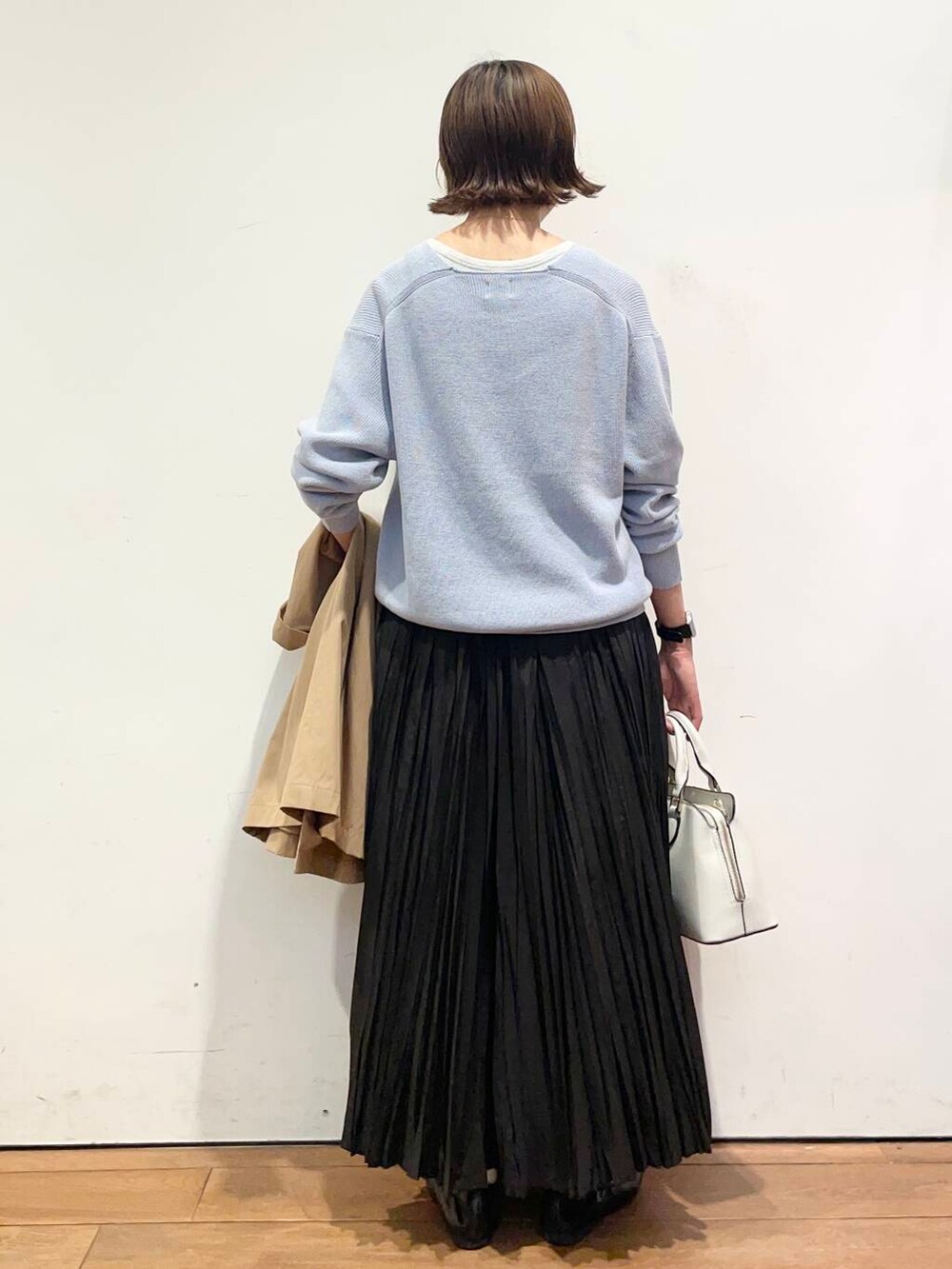 「大人カジュアル、urbanresearchdoors、ママコーデ、アーバンリサーチドアーズ、doors、低身長コーデ、30代、ママファッション、キレイめカジュアル、春アウターコーデ」｜「URBAN RESEARCH DOORSのコットン畦Vネックニット（ニット/セーター、ブルー系）」を使った、urd_nanakoさん（レディース・154cm）の春コーディネートの7枚目の写真
