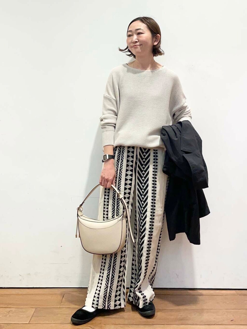 「大人カジュアル、urbanresearchdoors、ママコーデ、アーバンリサーチドアーズ、doors、低身長コーデ、30代、ママファッション、キレイめカジュアル、春アウターコーデ」｜「FORK&SPOONのFORK&SPOON　オーバーライトミドルコート（その他アウター、ブラック系）」を使った、urd_nanakoさん（レディース・154cm）の春コーディネートの5枚目の写真