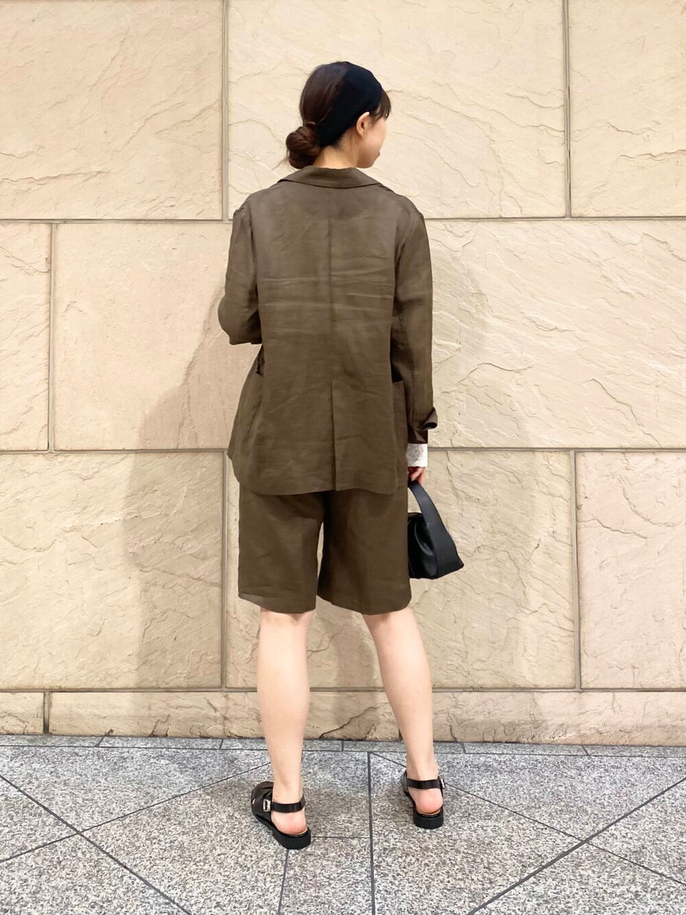 「セットアップ、キレイめ、きれいめカジュアル、パンツ、春コーデ、春服、newarrival、ハーフパンツ、フェミニン、ROSSO、ショートパンツ、オンオフ兼用、オンオフ、大人かわいい、20代後半」|「URBAN RESEARCH ROSSO WOMENのストレッチレースプルオーバー(Tシャツ/カットソー、ホワイト系)」を使った、matsuさん(レディース・162cm)の春コーディネートの4枚目の写真