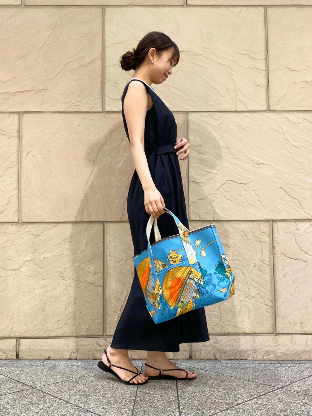 「ワンピース、大人カジュアル、キレイめ、きれいめカジュアル、夏コーデ、newarrival、休日スタイル、フェミニン、ROSSO、夏服、オンオフ兼用、オンオフ、大人かわいい、20代後半、骨格ウェーブ」｜「URBAN RESEARCHのdecor『デコール』　Hematite4mmBallnecklace（ネックレス、シルバー系）」を使った、matsuさん（レディース・162cm）の春コーディネートの3枚目の写真