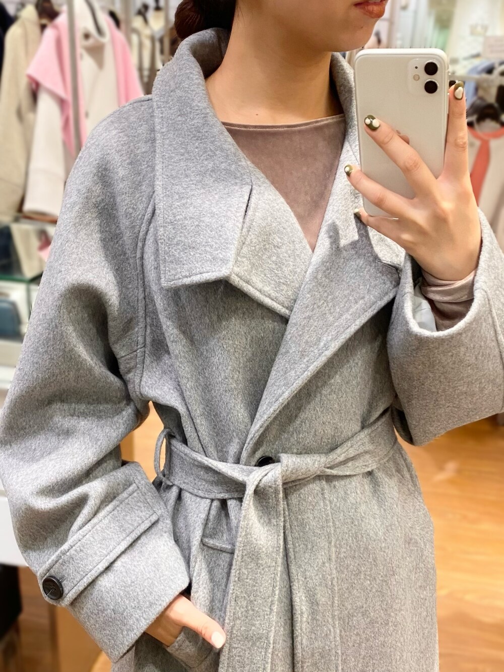 「URBAN RESEARCH ROSSO、URBAN RESEARCH、ROSSO、モノトーン、冬コーデ、ロングコート、冬アウター、オトナカジュアル、パンツスタイル、アウターコーデ、ハイネック、スタンドカラー、ウールコート、グレー、イエベ秋」｜「URBAN RESEARCH ROSSO WOMENの2WAYスタンドカラーロングコート（その他アウター、グレー系）」を使った、matsuさん（レディース・162cm）の秋コーディネートの4枚目の写真