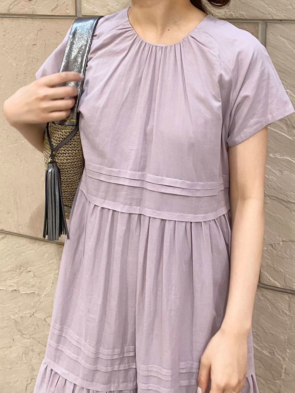 「ワンピース、大人カジュアル、キレイめ、きれいめカジュアル、夏コーデ、newarrival、休日スタイル、フェミニン、ROSSO、夏服、オンオフ兼用、オンオフ、大人かわいい、20代後半、骨格ウェーブ」｜「URBAN RESEARCH ROSSO WOMENのVIOLAd’ORO　アバカワンショルダーバッグ（ショルダーバッグ、ブラウン系）」を使った、matsuさん（レディース・162cm）の夏コーディネートの5枚目の写真