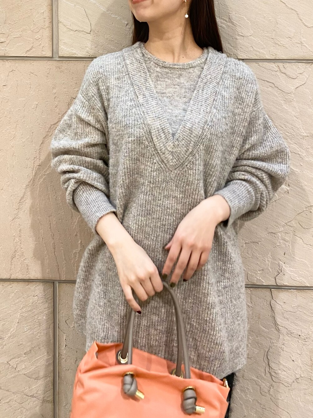 「ROSSO、URBAN RESEARCH ROSSO、URBAN RESEARCH、真冬のあったかスタイル、ニット、冬コーデ、デートコーデ、きれいめカジュアル、ゆるニット、ゆるコーデ、レーススカート、オトナカジュアル、オトナ女子、イエベ秋、骨格ウェーブ」|「URBAN RESEARCH ROSSO WOMENのレイヤードデザインニット(ニット/セーター、ベージュ系)」を使った、matsuさん(レディース・162cm)の冬コーディネートの6枚目の写真
