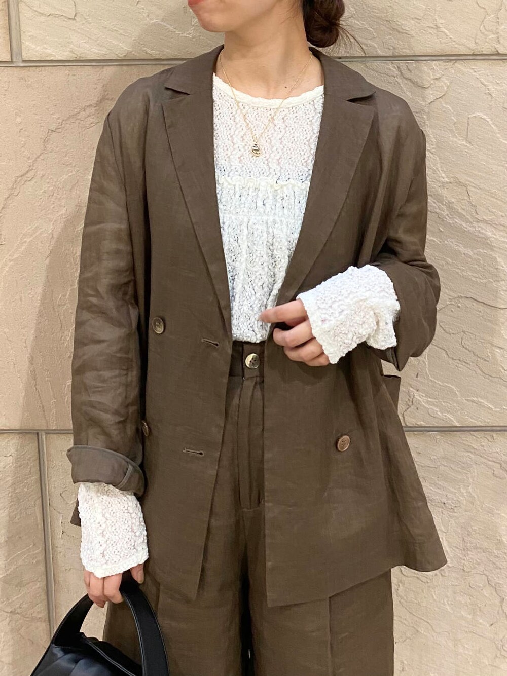 「セットアップ、キレイめ、きれいめカジュアル、パンツ、春コーデ、春服、newarrival、ハーフパンツ、フェミニン、ROSSO、ショートパンツ、オンオフ兼用、オンオフ、大人かわいい、20代後半」|「URBAN RESEARCH ROSSO WOMENのストレッチレースプルオーバー(Tシャツ/カットソー、ホワイト系)」を使った、matsuさん(レディース・162cm)の春コーディネートの5枚目の写真