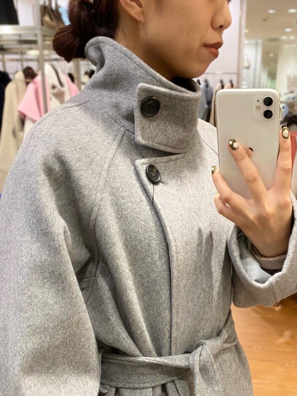 「URBAN RESEARCH ROSSO、URBAN RESEARCH、ROSSO、モノトーン、冬コーデ、ロングコート、冬アウター、オトナカジュアル、パンツスタイル、アウターコーデ、ハイネック、スタンドカラー、ウールコート、グレー、イエベ秋」｜「URBAN RESEARCH ROSSO WOMENの2WAYスタンドカラーロングコート（その他アウター、グレー系）」を使った、matsuさん（レディース・162cm）の秋コーディネートの2枚目の写真