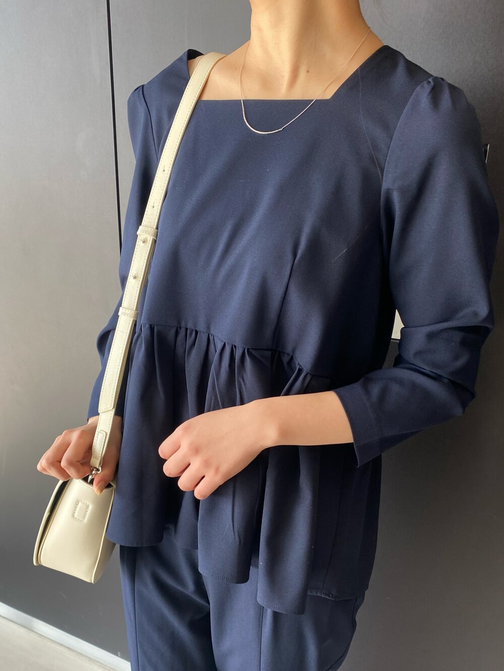 「シンプル、URBAN RESEARCH ROSSO、入学式、卒業式、ママコーデ、セレモニー、セットアップ、フォーマル、フォーマル/セレモニー、フェミニン、オトナ女子」|「URBAN RESEARCH ROSSOのChaco×ROSSO ペプラムブラウスセットアップ(セットアップ、ブルー系)」を使った、matsuさん(レディース・162cm)の春コーディネートの3枚目の写真