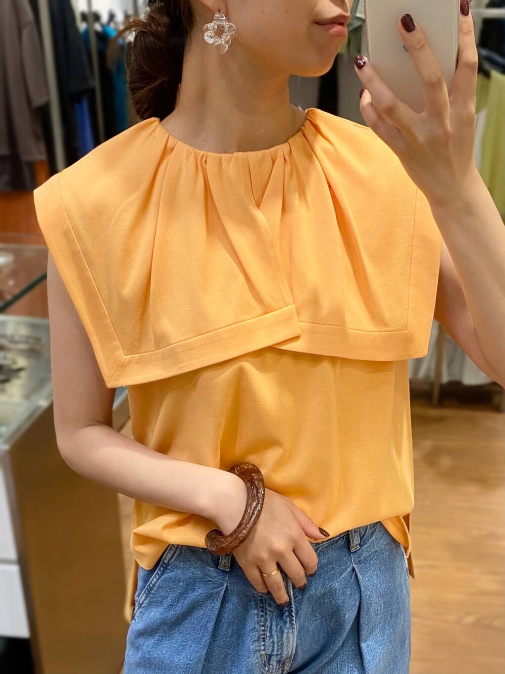 「大人カジュアル、デニム、キレイめ、きれいめカジュアル、パンツ、夏コーデ、休日スタイル、フェミニン、ROSSO、夏服、オンオフ兼用、オンオフ、大人かわいい、20代後半、骨格ウェーブ」|「URBAN RESEARCH ROSSO WOMENのケープデザインTシャツ(Tシャツ/カットソー、オレンジ系)」を使った、matsuさん(レディース・162cm)の夏コーディネートの2枚目の写真