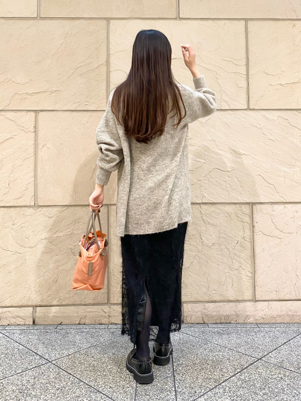 「ROSSO、URBAN RESEARCH ROSSO、URBAN RESEARCH、真冬のあったかスタイル、ニット、冬コーデ、デートコーデ、きれいめカジュアル、ゆるニット、ゆるコーデ、レーススカート、オトナカジュアル、オトナ女子、イエベ秋、骨格ウェーブ」|「URBAN RESEARCH ROSSO WOMENのレイヤードデザインニット(ニット/セーター、ベージュ系)」を使った、matsuさん(レディース・162cm)の冬コーディネートの5枚目の写真