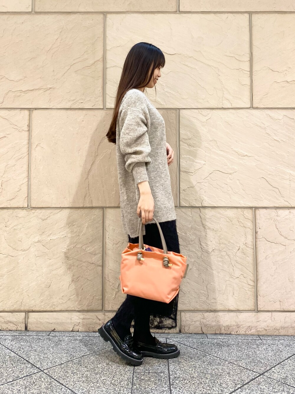 「ROSSO、URBAN RESEARCH ROSSO、URBAN RESEARCH、真冬のあったかスタイル、ニット、冬コーデ、デートコーデ、きれいめカジュアル、ゆるニット、ゆるコーデ、レーススカート、オトナカジュアル、オトナ女子、イエベ秋、骨格ウェーブ」|「URBAN RESEARCH ROSSO WOMENのレイヤードデザインニット(ニット/セーター、ベージュ系)」を使った、matsuさん(レディース・162cm)の冬コーディネートの4枚目の写真